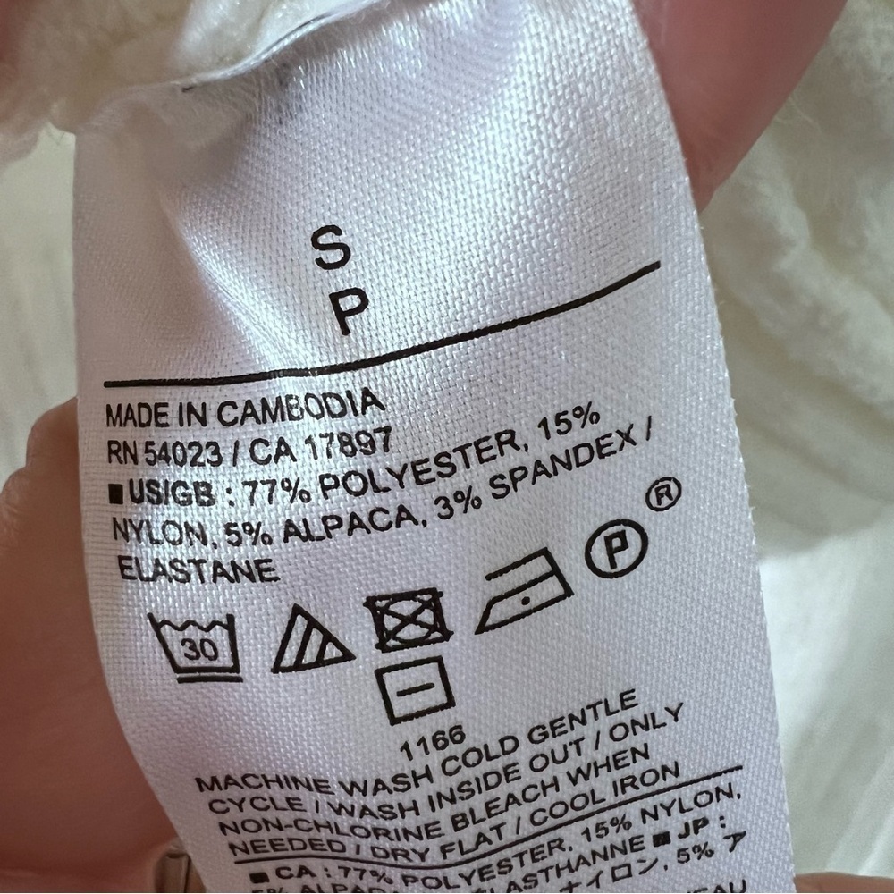 NWT Banana Republic Cozy Alpaca V Neck Sweater in White size Small - Picture 9 of 14